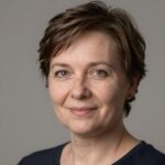 Профессиональный портрет российского бизнесмена, уверенный взгляд, студийное освещение, высокое качество.